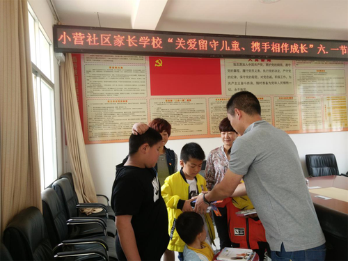 小营社区家长学校开展“关爱留守儿童、 携手相伴成长”献爱心活动 中国科学网www.minimouse.com.cn