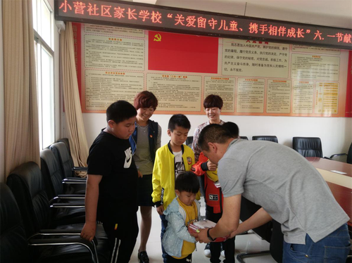 小营社区家长学校开展“关爱留守儿童、 携手相伴成长”献爱心活动 中国科学网www.minimouse.com.cn